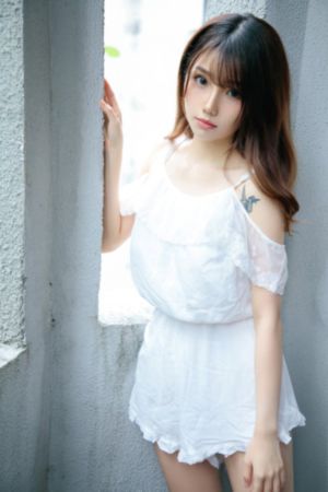 少妇下蹲露大唇无遮挡图片-独播中英字幕1080