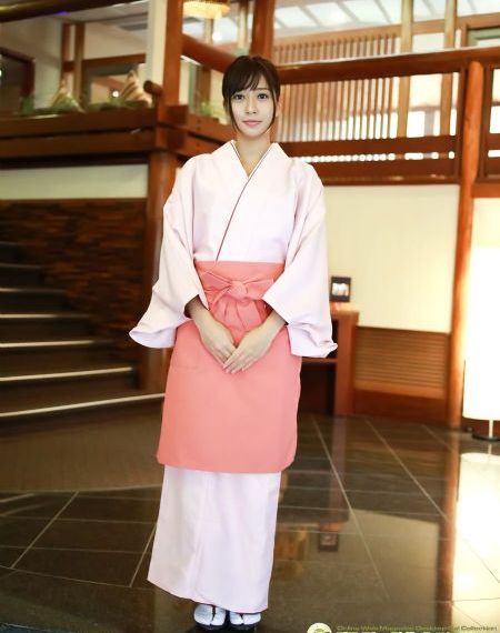 国产美女撒尿一区二区-迅雷免费高清完整视频